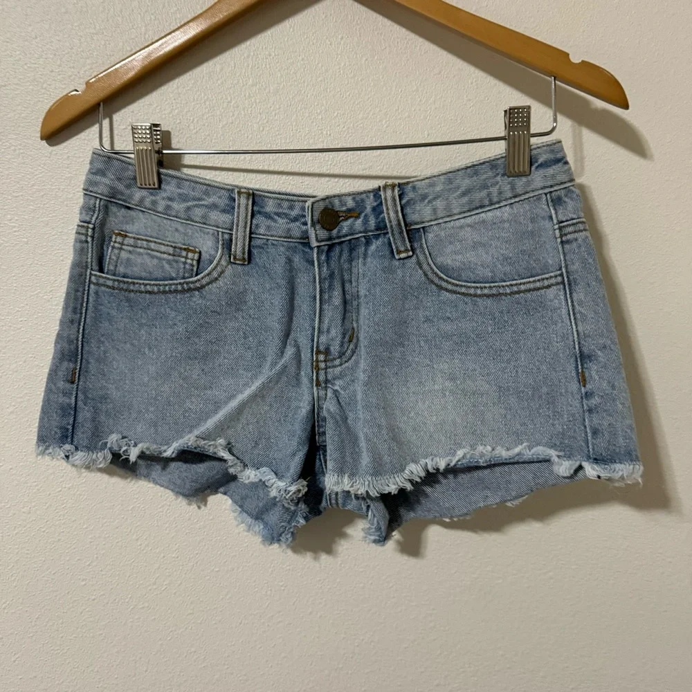 Brandy Melville John Galt Low Rise Denim Jean Short Light Wash Frayed Hem-Medium
